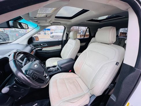 Used 2016 Ford Explorer Platinum image 12