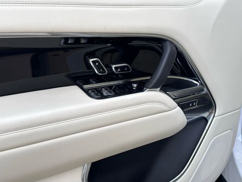 Certified 2023 Land Rover Range Rover SE image 14