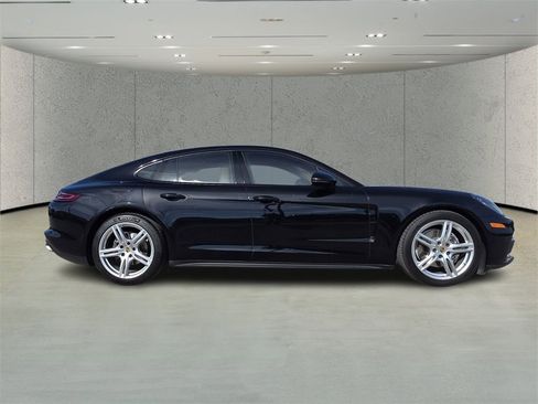 Used 2018 Porsche Panamera 4 image 2