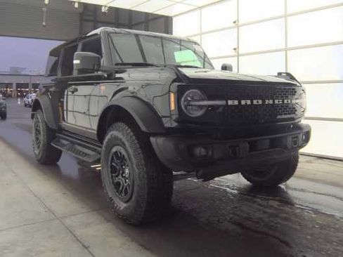 Used 2025 Ford Bronco Badlands image 3