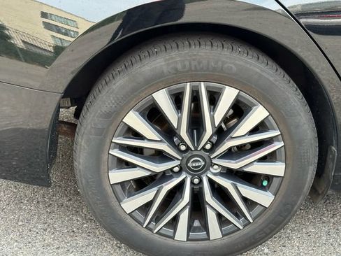 Used 2025 Nissan Altima 2.5 SV FWD image 13