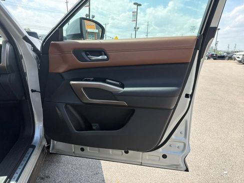 Used 2025 Nissan Pathfinder Platinum w/ Cargo Package AWD/4WD image 41