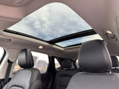 Certified 2022 Ford Escape Titanium w/ Class II Trailer Tow Package image 30