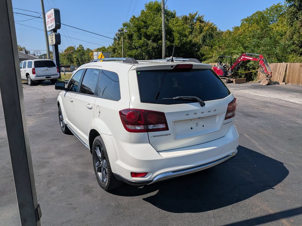 Used 2019 Dodge Journey Crossroad FWD image 3