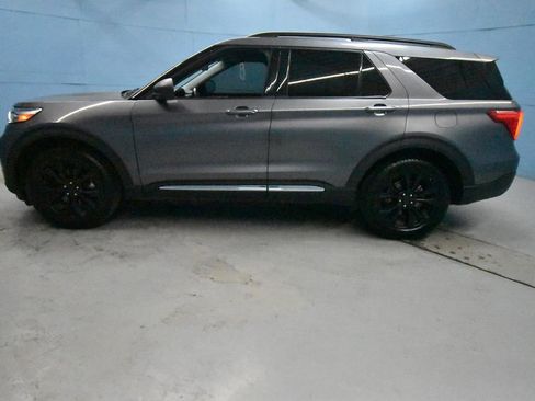 Used 2021 Ford Explorer XLT w/ Equipment Group 202A AWD/4WD image 36