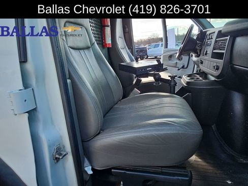 Used 2010 Chevrolet Express 2500 RWD image 27