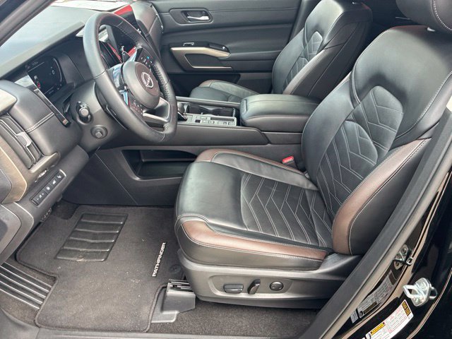 Used 2024 Nissan Pathfinder Platinum FWD image 18