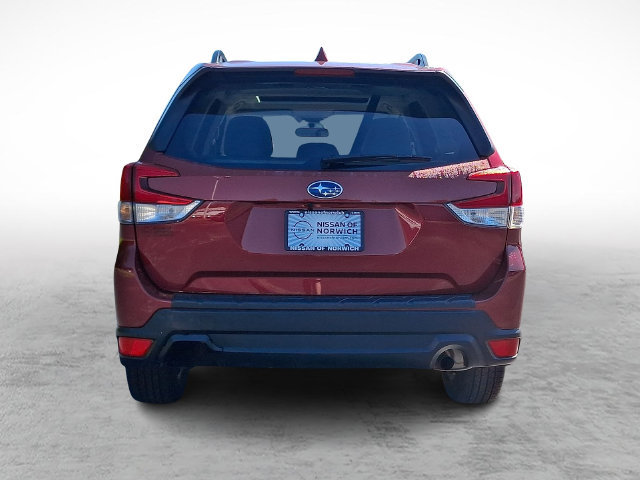 Used 2022 Subaru Forester Premium AWD/4WD image 5