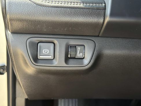 Used 2018 GMC Acadia Denali w/ Technology Package FWD image 25