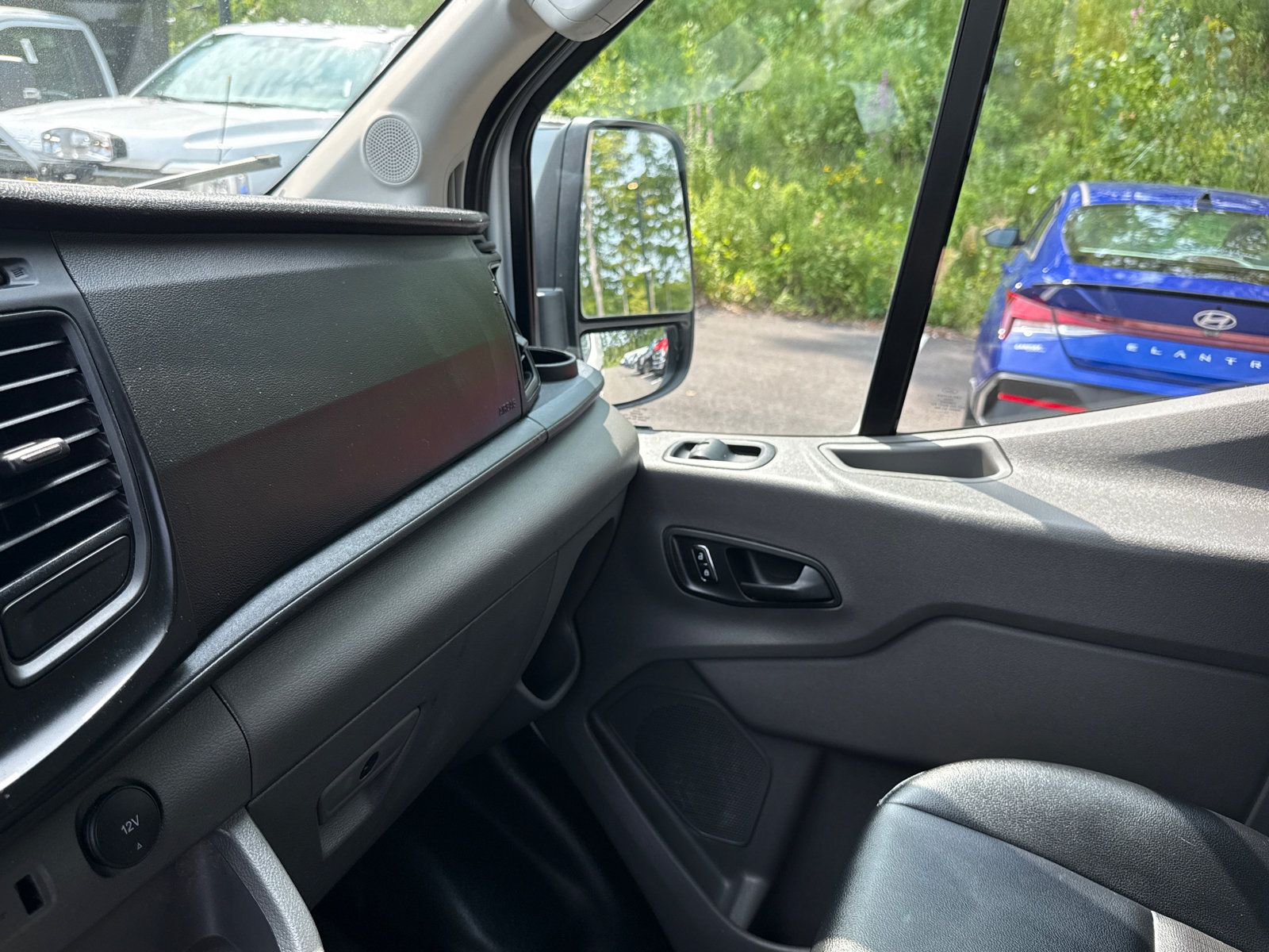Used 2023 Ford Transit 250 Medium Roof AWD image 18