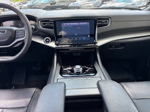Used 2024 Jeep Wagoneer Series II w/ Convenience Group I AWD/4WD image 11