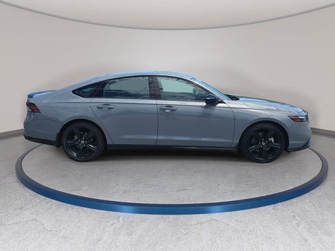 Used 2023 Honda Accord Sport image 4