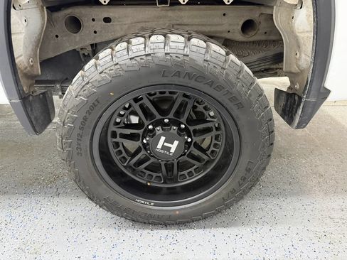 Used 2023 Chevrolet Silverado 2500 LT AWD/4WD image 7