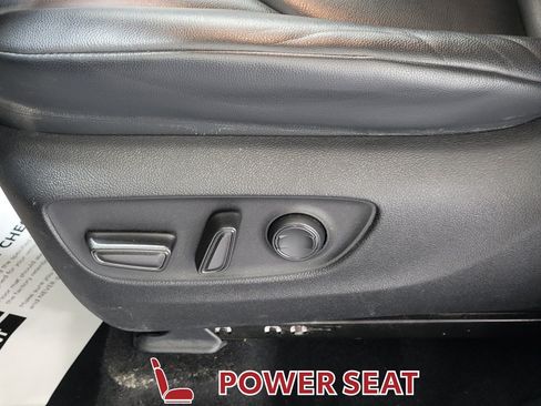 Used 2022 Toyota Highlander XLE AWD/4WD image 16
