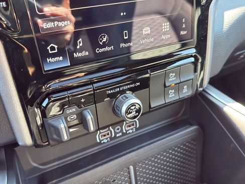 New 2026 RAM 1500 4x4 Crew Cab image 26