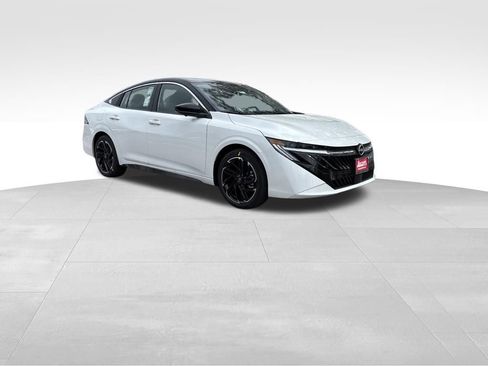 New 2026 Nissan Sentra SR w/ SR Premium Package FWD image 7