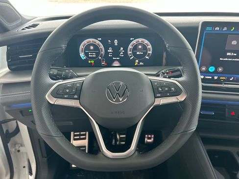 New 2026 Volkswagen Tiguan SE R-Line FWD image 17