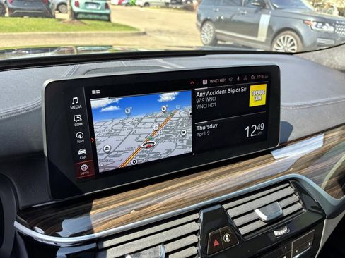 Used 2021 BMW M550i xDrive w/ Dynamic Handling Package image 19