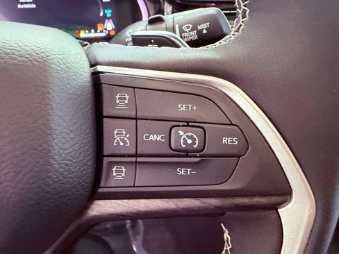 Used 2022 Jeep Grand Cherokee Limited 4xe w/ Luxury Tech Group II image 27