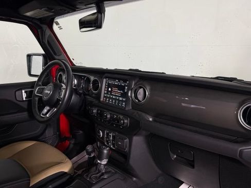Used 2022 Jeep Wrangler Unlimited Sahara w/ LED Lighting Group AWD/4WD image 22