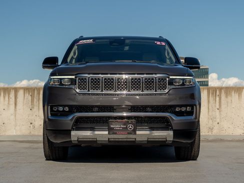 Used 2023 Jeep Grand Wagoneer Series II AWD/4WD image 2