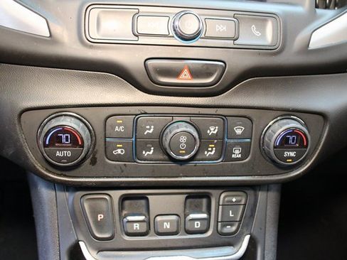 Used 2021 GMC Terrain SLE image 26