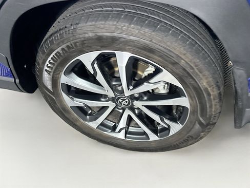 Used 2024 Toyota Corolla Cross XLE image 11