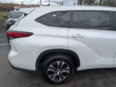 Used 2023 Toyota Highlander XLE image 8