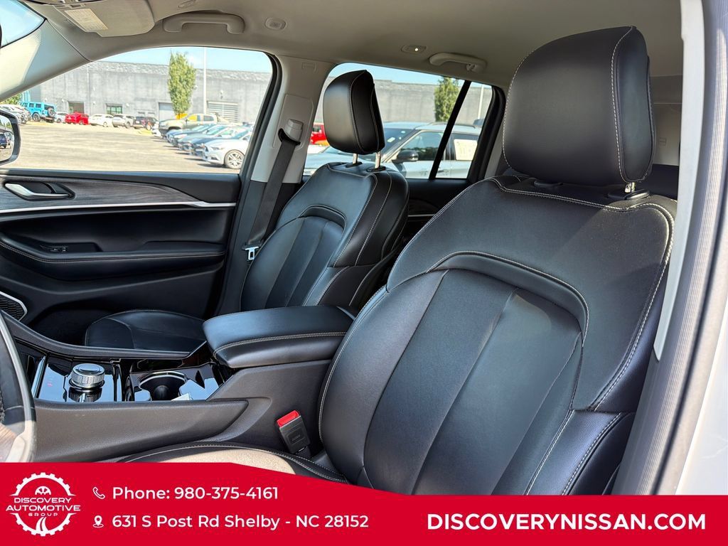 Used 2022 Jeep Grand Cherokee Limited AWD/4WD image 15