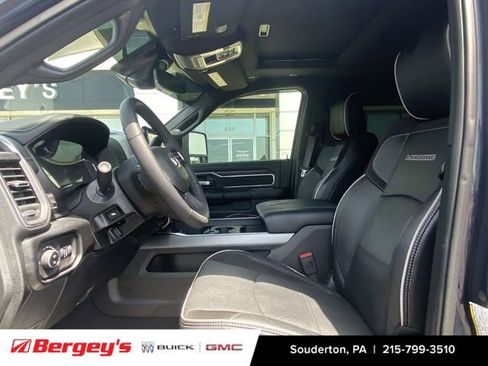 Used 2025 RAM 2500 Laramie AWD/4WD image 4