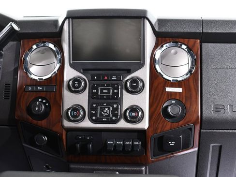 Used 2015 Ford F250 Lariat w/ Chrome Package image 9