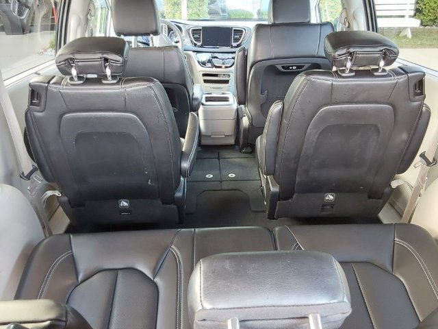 Used 2024 Chrysler Pacifica Touring-L FWD image 10