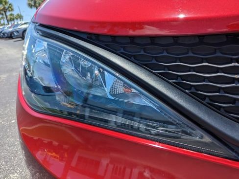 Used 2025 Chrysler Voyager LX FWD image 10