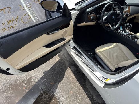 Used 2012 BMW Z4 sDrive28i RWD image 9