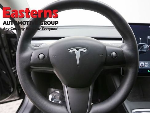 Used 2021 Tesla Model 3 Standard Range Plus image 10