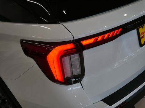 Used 2026 Ford Explorer ST-Line w/ ST-Line Street Pack image 17