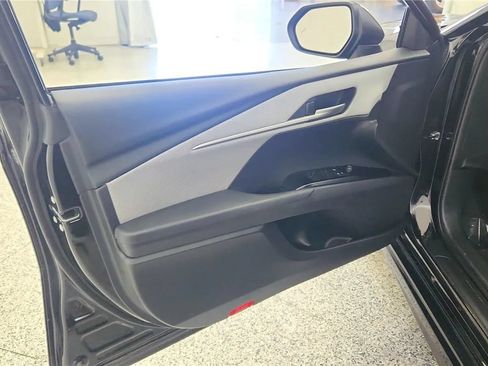 Used 2025 Toyota Camry SE FWD image 32