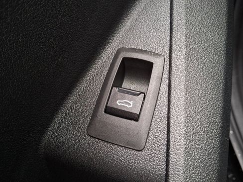 Used 2025 BMW 228i xDrive w/ Technology Package image 22