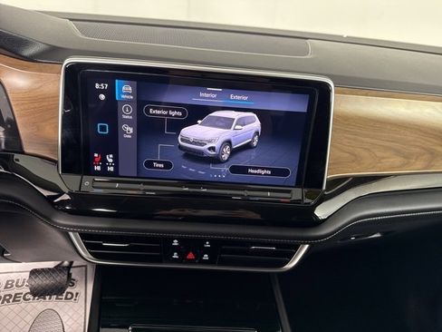 Used 2025 Volkswagen Atlas SE image 32