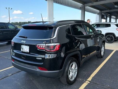 Used 2024 Jeep Compass Latitude AWD/4WD image 3