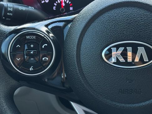 Used 2020 Kia Soul LX FWD image 31