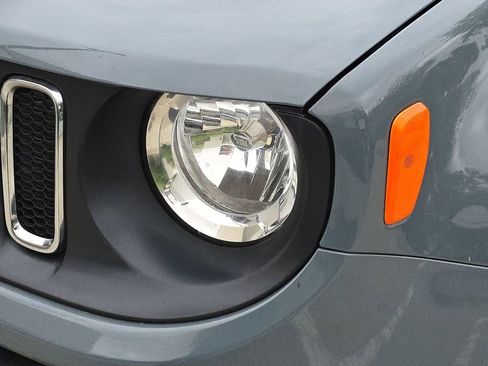 Used 2016 Jeep Renegade Latitude FWD image 34