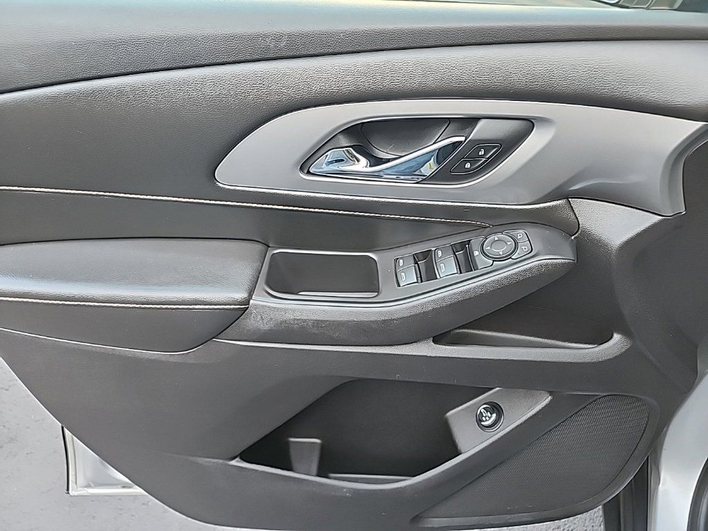 Used 2018 Chevrolet Traverse LT AWD/4WD image 16