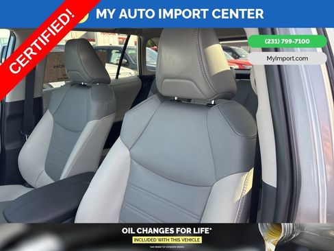 Used 2024 Toyota RAV4 XLE Premium image 12