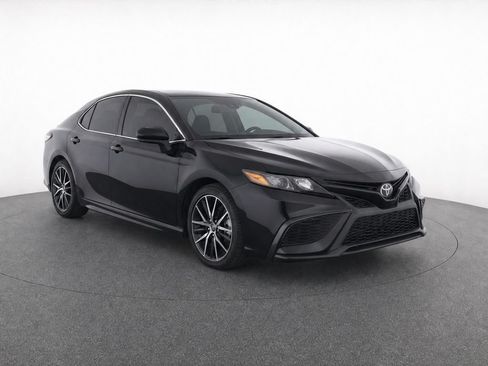 Used 2021 Toyota Camry SE FWD image 2