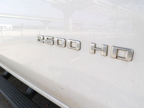 Used 2021 Chevrolet Silverado 2500 Custom w/ Custom Convenience Package image 10