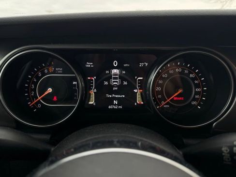 Used 2018 Jeep Wrangler Unlimited Sahara image 28