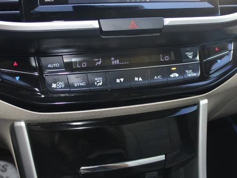 Used 2016 Honda Accord EX image 31