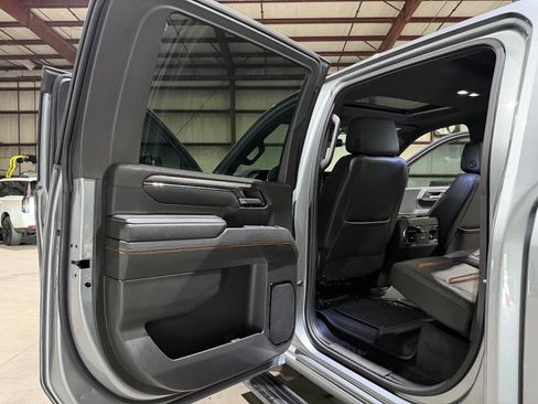 Used 2024 GMC Sierra 2500 AT4 w/ AT4 Preferred Package AWD/4WD image 16