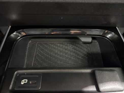 Used 2021 Mercedes-Benz GLB 250 4MATIC image 37